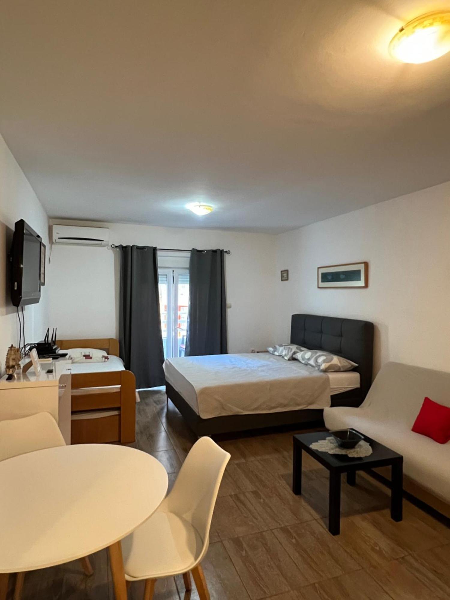 Quiet In Becici-next To Mediteran- Garage Free *